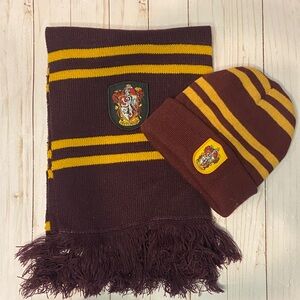 Harry Potter Gryffindor Scarf and Hat Bundle like new